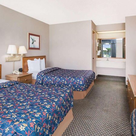 Days Inn By Wyndham Seguin Tx Εξωτερικό φωτογραφία