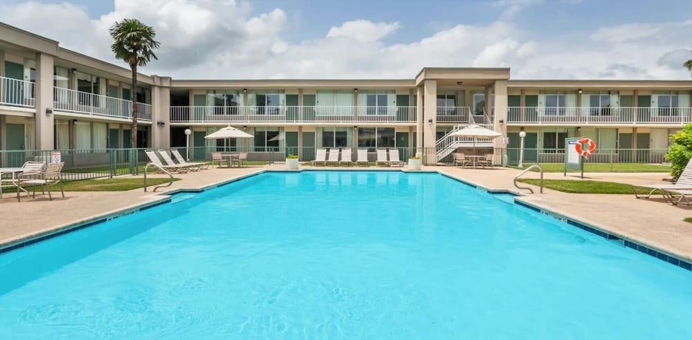 Days Inn By Wyndham Seguin Tx Εξωτερικό φωτογραφία