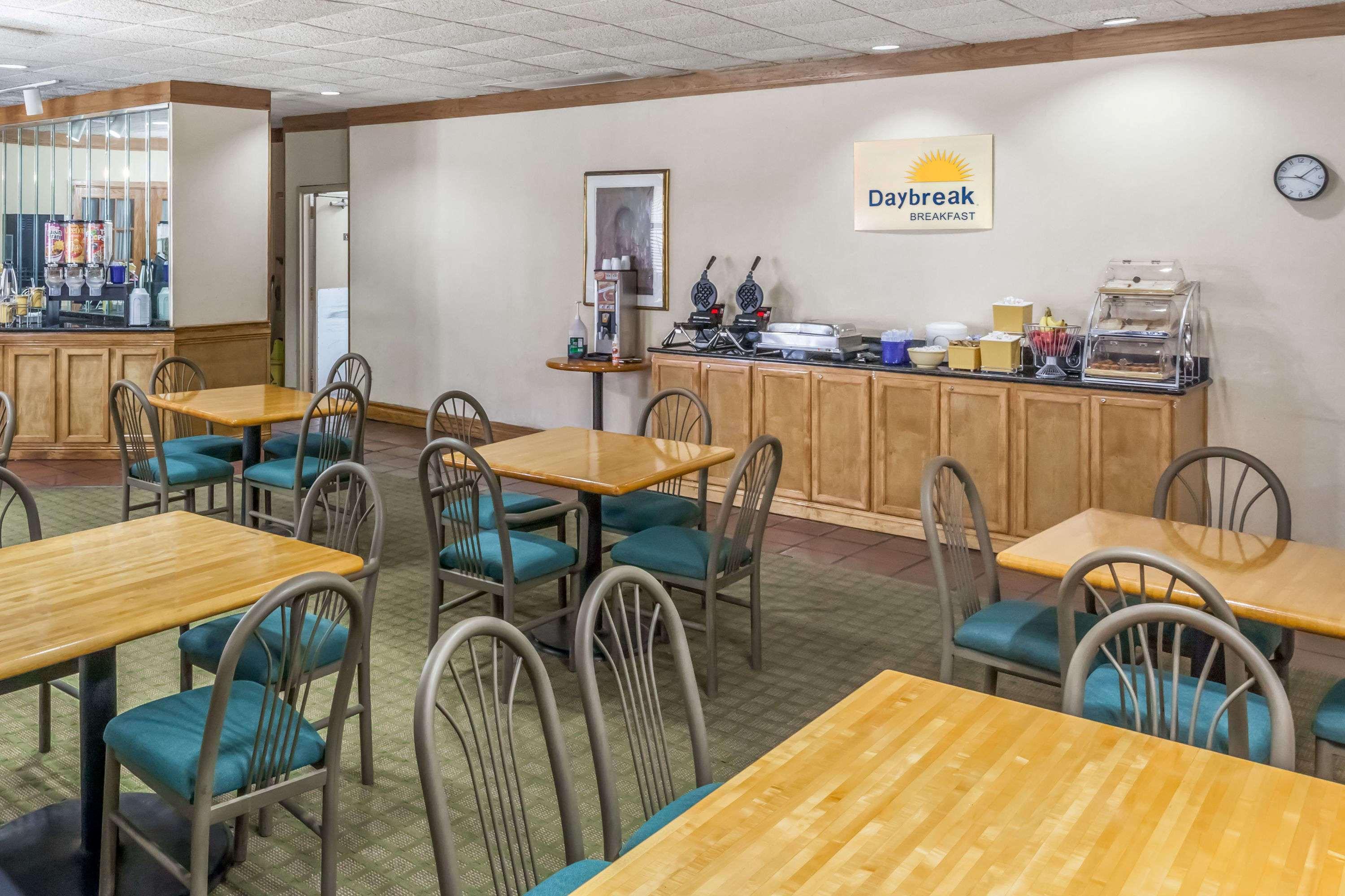 Days Inn By Wyndham Seguin Tx Εξωτερικό φωτογραφία