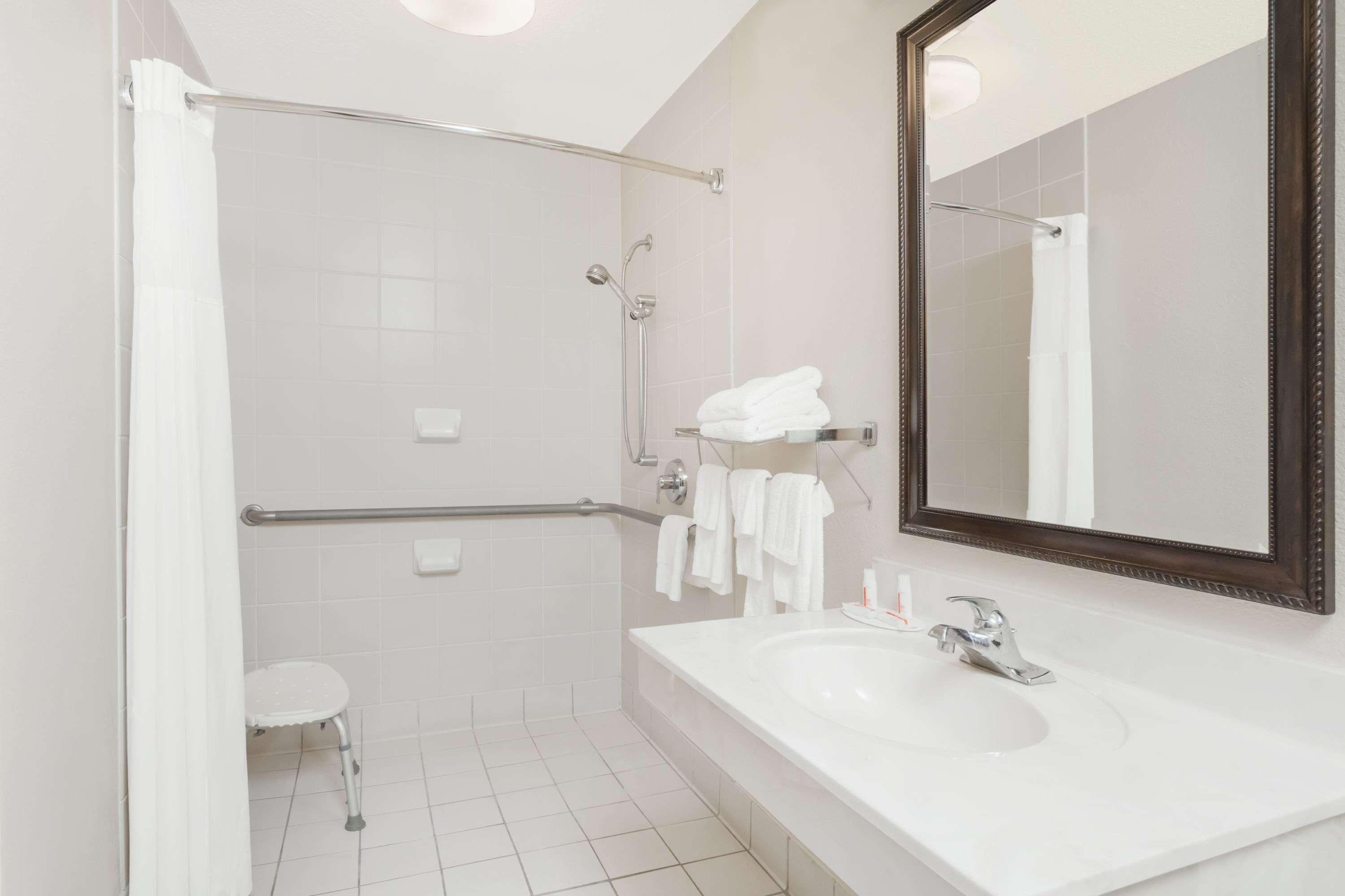 Days Inn By Wyndham Seguin Tx Εξωτερικό φωτογραφία