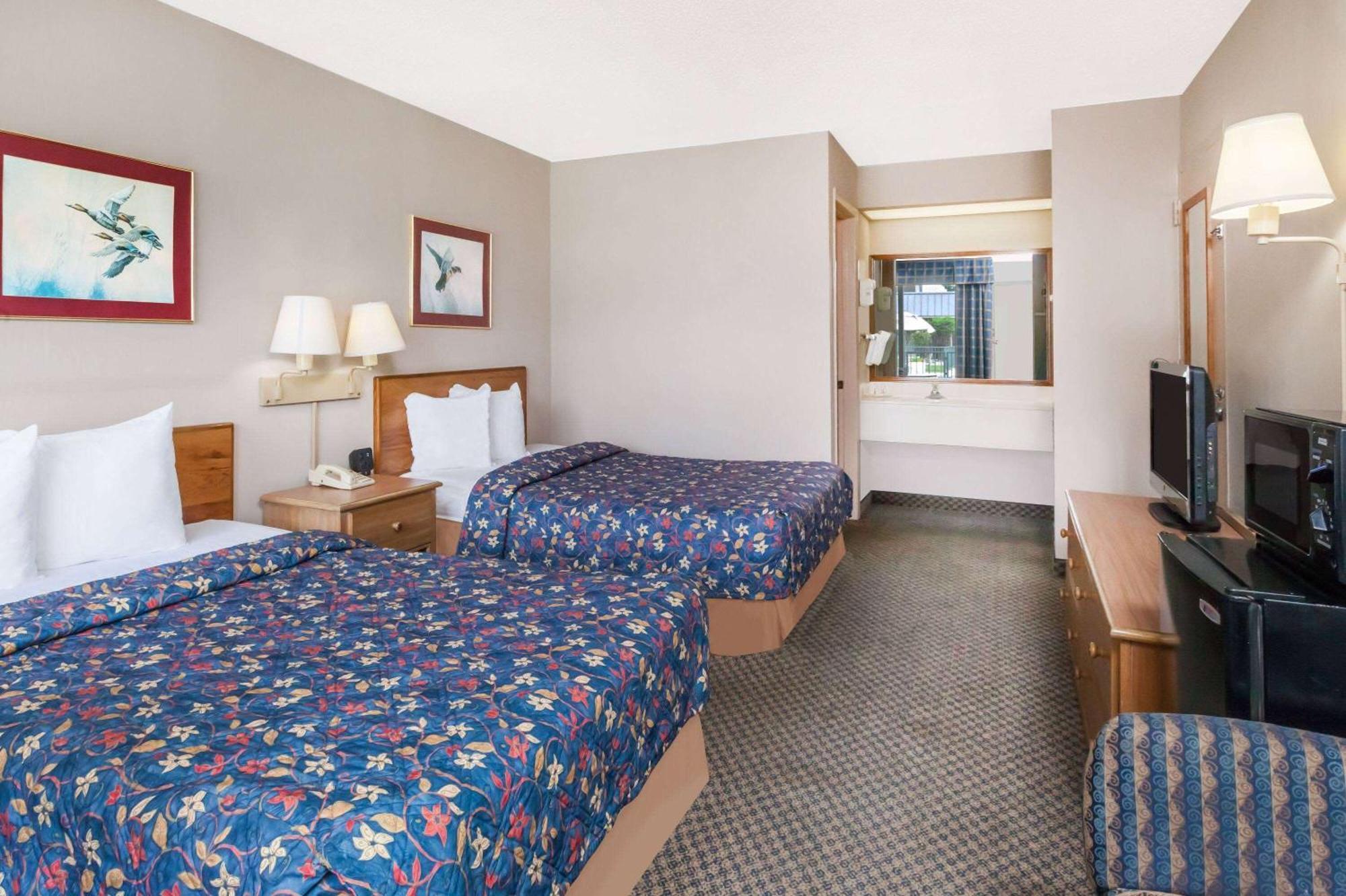 Days Inn By Wyndham Seguin Tx Εξωτερικό φωτογραφία