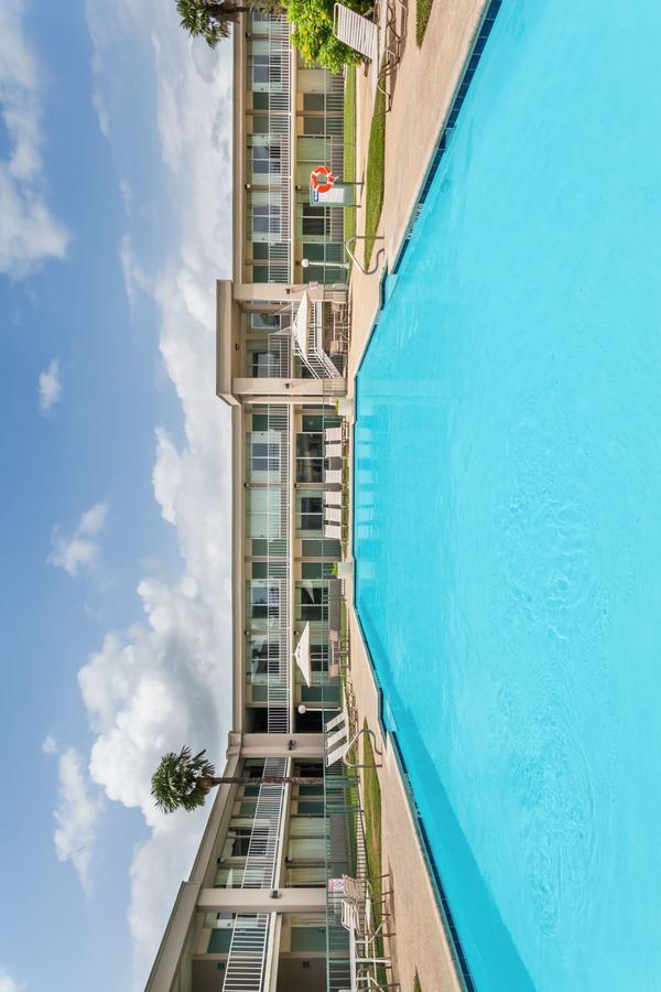 Days Inn By Wyndham Seguin Tx Εξωτερικό φωτογραφία