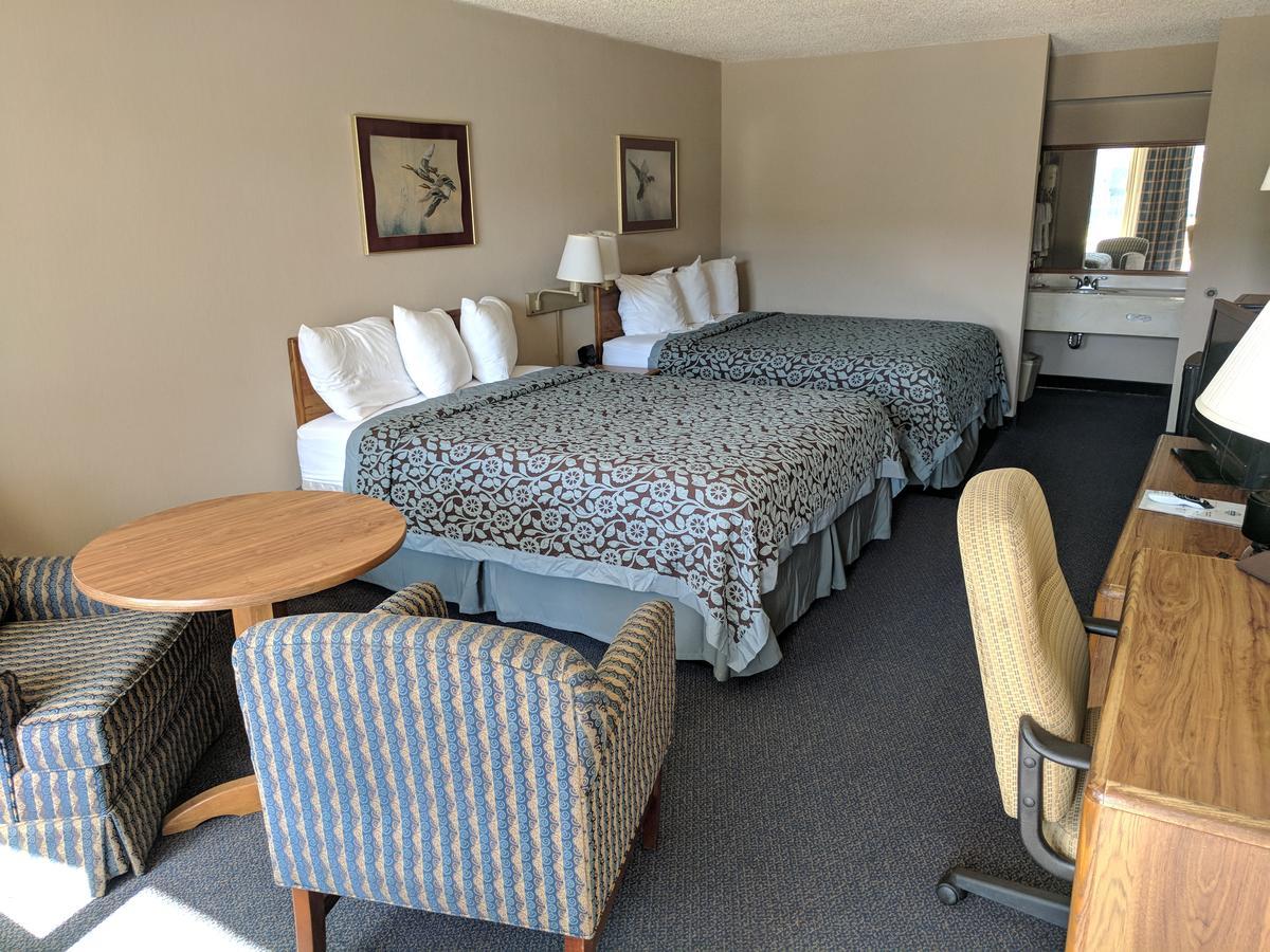 Days Inn By Wyndham Seguin Tx Εξωτερικό φωτογραφία